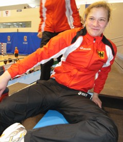 Rike Sager beim Stretching. Foto: Marco Kunz